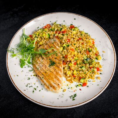 Стейк из индейки с булгуром в Баснями не кормим по цене 840 ₽