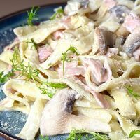 Паста с ветчиной и шампиньонами в Piccola Pizza