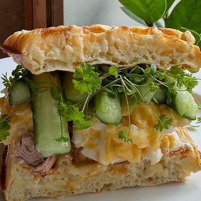 Утренний стандарт с тунцом в Pitchii Coffee and Waffles по цене 850 ₽