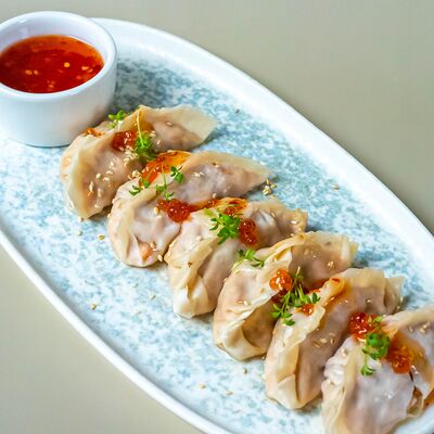 Гедза с лососемв Токио по цене 40 р.