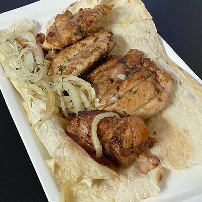 Шашлык на гриле из куриного бедра в Багс Банни от кафеМафия по цене 561