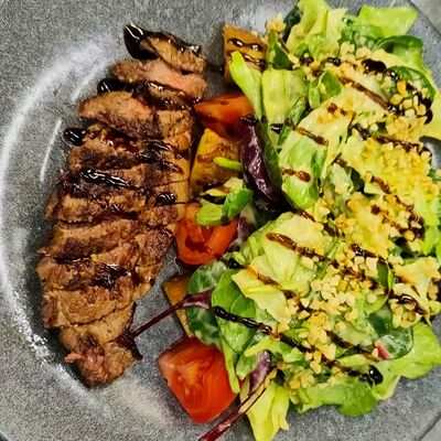 Стейк Клод салат в Праймбиф бар по цене 850 ₽