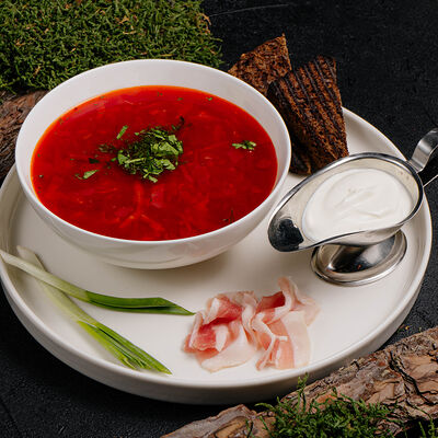 Борщ с говядиной и сметанойв Реконструкция по цене 350 ₽