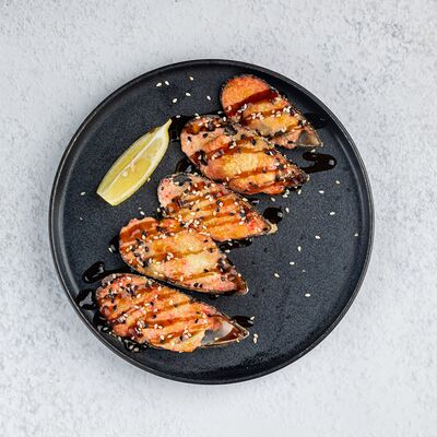 Мидии спайси под сыром в Pizza & Roll по цене 740 ₽