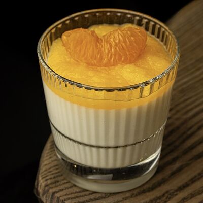 Панна котта из мацони с мандариновым конфи в ODA по цене 810 ₽