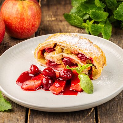 Баварский штрудель в Ганс и Марта по цене 650 ₽