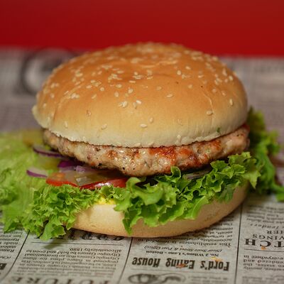 Бургер говяжий в Жар по цене 369 ₽