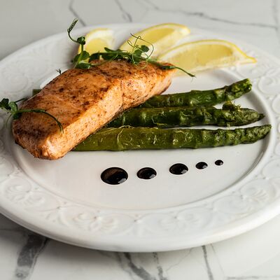 Палтус со спаржей в Sesilia по цене 1370