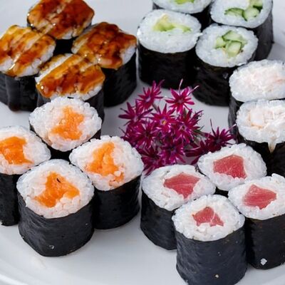 Хосомаки Угорь в Japengo cafe по цене 320 ₽