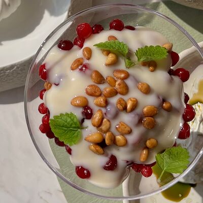 «Из Сибири с любовью» с брусникой, кедровым орехом и медом/сгущенкой в Ресторан Европа по цене 360 ₽