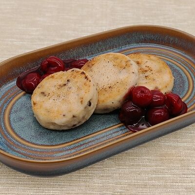 Сырники Вишня-Шоколад в Кафе-пекарня Susser по цене 385 ₽