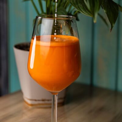 Сок морковный со сливками в Iris по цене 290 ₽