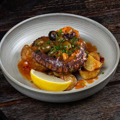 Осьминог с молодым картофелемв Tangiers Lounge по цене 1210 ₽