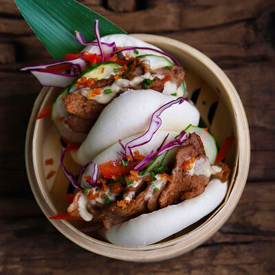 Бао с паприкой и уткой по-пекински в Zuka по цене 840 ₽