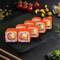 Ролл Калифорния с лососем в Веселый Самурай Sushi Premium