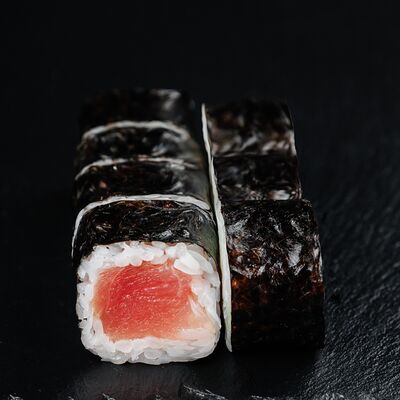 Маки с тунцом в Суши скат по цене 310 ₽