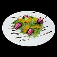 Салат из запечённой свеклы с сыром и апельсином в Офис клуб