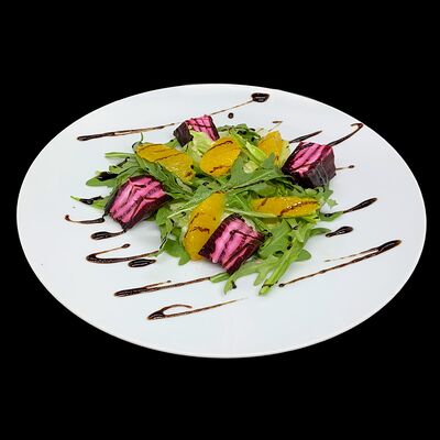 Салат из запечённой свеклы с сыром и апельсином в Офис клуб по цене 320 ₽