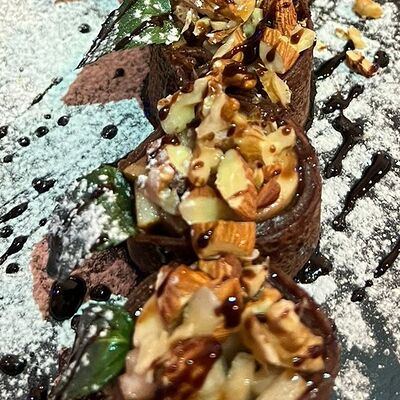 Сникерс (сладкий ролл) в Лобстер по цене 399 ₽