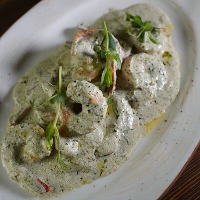 Креветки тигровые в соусе песто в Рандеву по цене 1030 ₽
