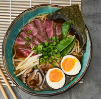 Рамен Сею с татаки из мраморной говядины в Mojo