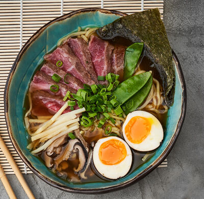 Рамен Сею с татаки из мраморной говядины в Mojo по цене 630