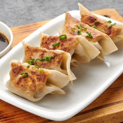 Домашние японские пельмени Гедза со свининой в Japan Corner по цене 910 ₽