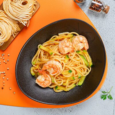 Паста с креветками и соусом Биск в Оу май паста по цене 650 ₽