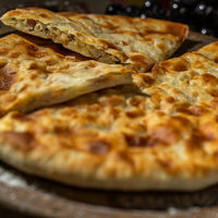 Хачапури с курицей, беконом и сулугуни в Хачапури