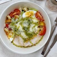 Салат Цезарь с куриным филе в Чикетти