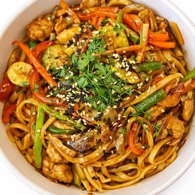 Вок с курицей в Bitcoin11k Халяль по цене 549 ₽