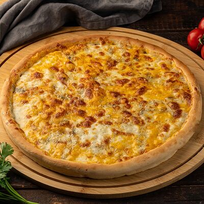 Пицца Четыре сыра в Lucky Cheese Pizza по цене 1199 ₽