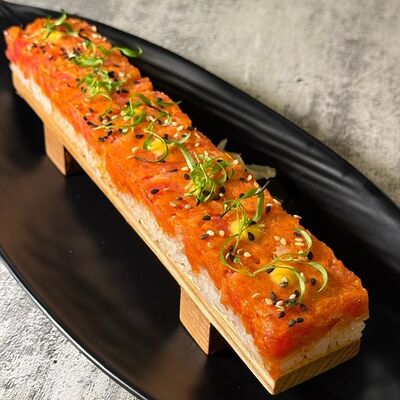 Осидзуси с лососем в Duran Bar & Grill по цене 840 ₽