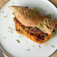 Big сэндвич со свининой в Camon Cafe