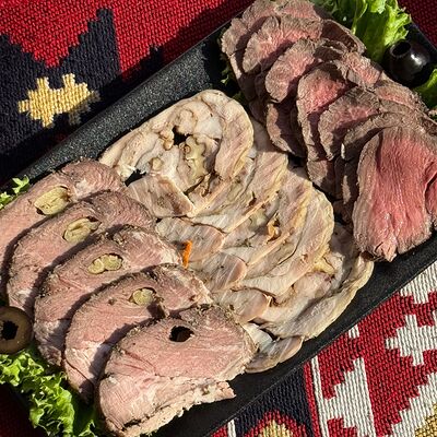 Мясное ассорти собственного приготовления в Кинто по цене 1400 ₽