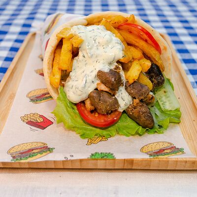 Гирос с куриными сердечками в Сувлаки №1 по цене 435 ₽