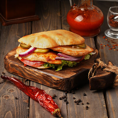 Бургер Куриное филе в Балкан Гриль Вкус Сербии по цене 640 ₽