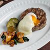 Бифштекс из говядины с грибами и огурцами в бурбоне в Где нас нет по цене 1050