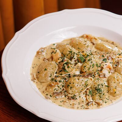 Ньокки с трубачом и белыми грибамив TiAMA по цене 1100 ₽