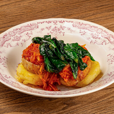 Котлеты из судака с мятым картофелем и томатным соусом в Казак по цене 1100 ₽