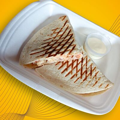 Кесадилья со свининой и халапеньо в Кафе-шашлычная по цене 450 ₽