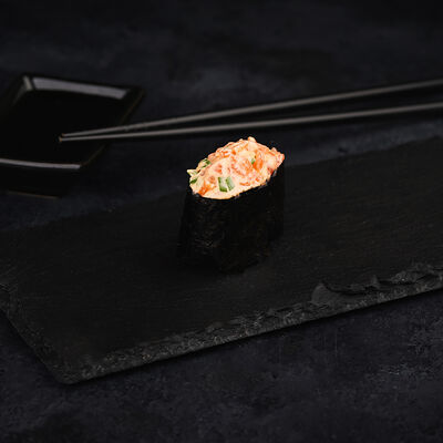 Гункан сяке спайси в Суши Фикс по цене 120 ₽