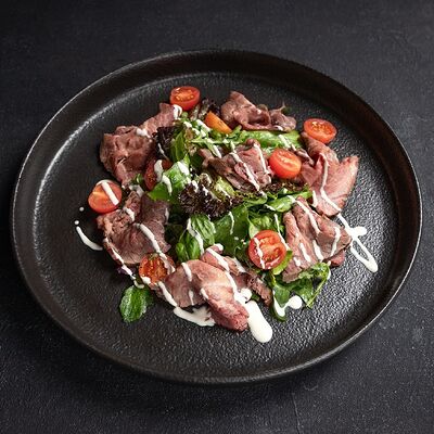 Салат с ростбифом и вителлотонато в Мунк по цене 1225 ₽