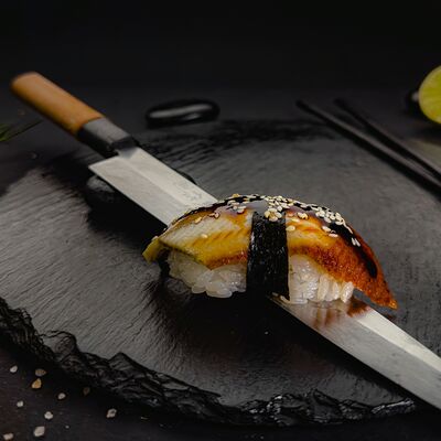 Суши с угрем 1 шт в Ёжкин ролл по цене 199 ₽