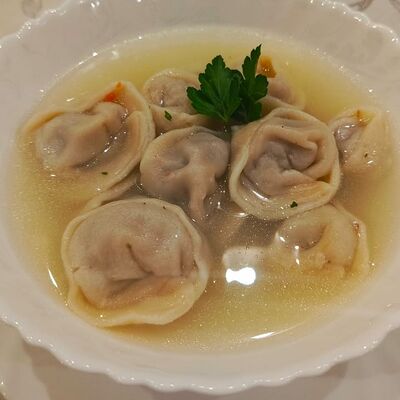 Пельмени с бульоном в Чайхана по цене 400 ₽