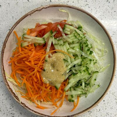 Салат с пекинской капустой и свежими овощами в Кофеин по цене 300