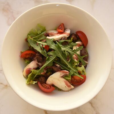 Салат с куриной печенью в Сметана на Б. Садовой по цене 429 ₽