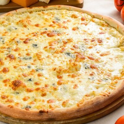 Пицца Четыре сыра в Pizza Milano по цене 880 ₽
