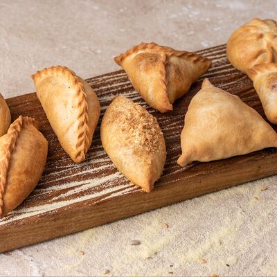 Пирожок с капустой и яйцом в Русская усадьба по цене 85 ₽