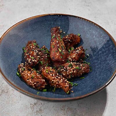 Куриные крылышки в домашнем барбекю соусе в Склад 22 по цене 890